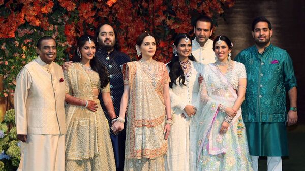 मुकेश अंबानी के बड़े बेटे अनंत अंबानी और बहू राधिका मर्चेंट की प्री-वेडिंग सेरेमनी