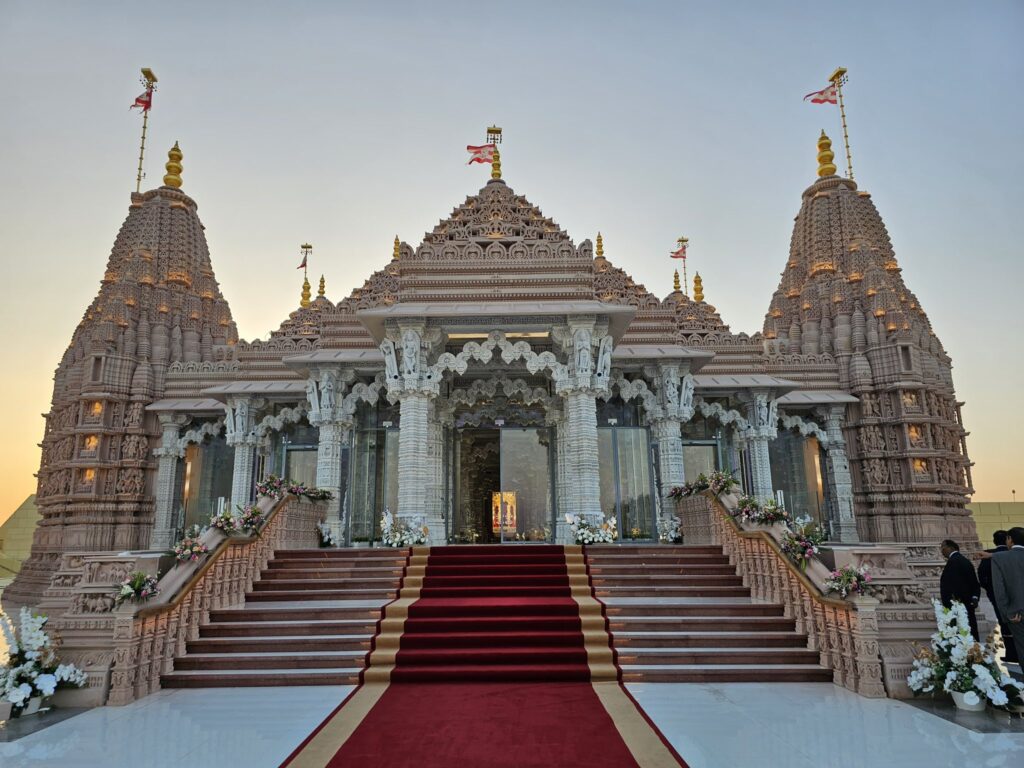 pm modi to inaugurate hindu temple in abu dhabi, PM मोदी ने मंदिर का उद्घाटन किया, कहा- 140 करोड़ भारतीय मेरे आराध्य देव