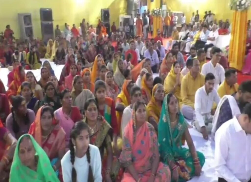 पुरी पीठ के शंकराचार्य स्वामी निश्चलानंद सरस्वती महाराज छत्तीसगढ़ के स्वतंत्रता संग्राम सेनानी पंडित लखनलाल मिश्र के गाँव में संगोष्ठी में शामिल हुए