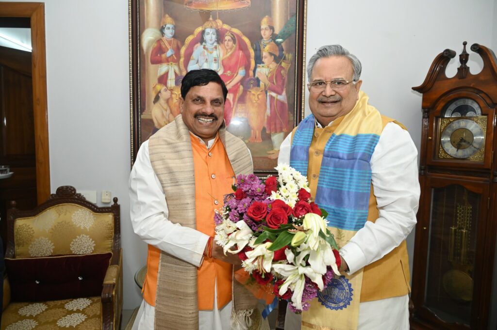 CG News: मध्यप्रदेश के मुख्यमंत्री डॉ मोहन यादव ने की डॉ रमन सिंह से सौजन्य मुलाकात