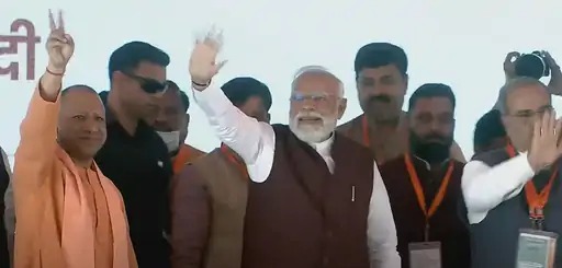 PM Modi in Azamgarh : आजमगढ़ में PM ने कहा किसानों की खुशहाली से युवाओं के लिए लाखों नए अवसर तक, 34 हजार करोड़ के प्रोजेक्ट्स किए शुरू