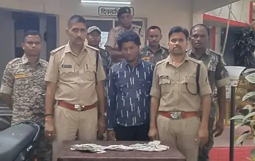 KANKER NEWS : SBI बैंक के अंदर से डेढ़ लाख की उठाईगिरी करने वाला मास्टरमाइंड पुलिस की गिरफ्त में…….