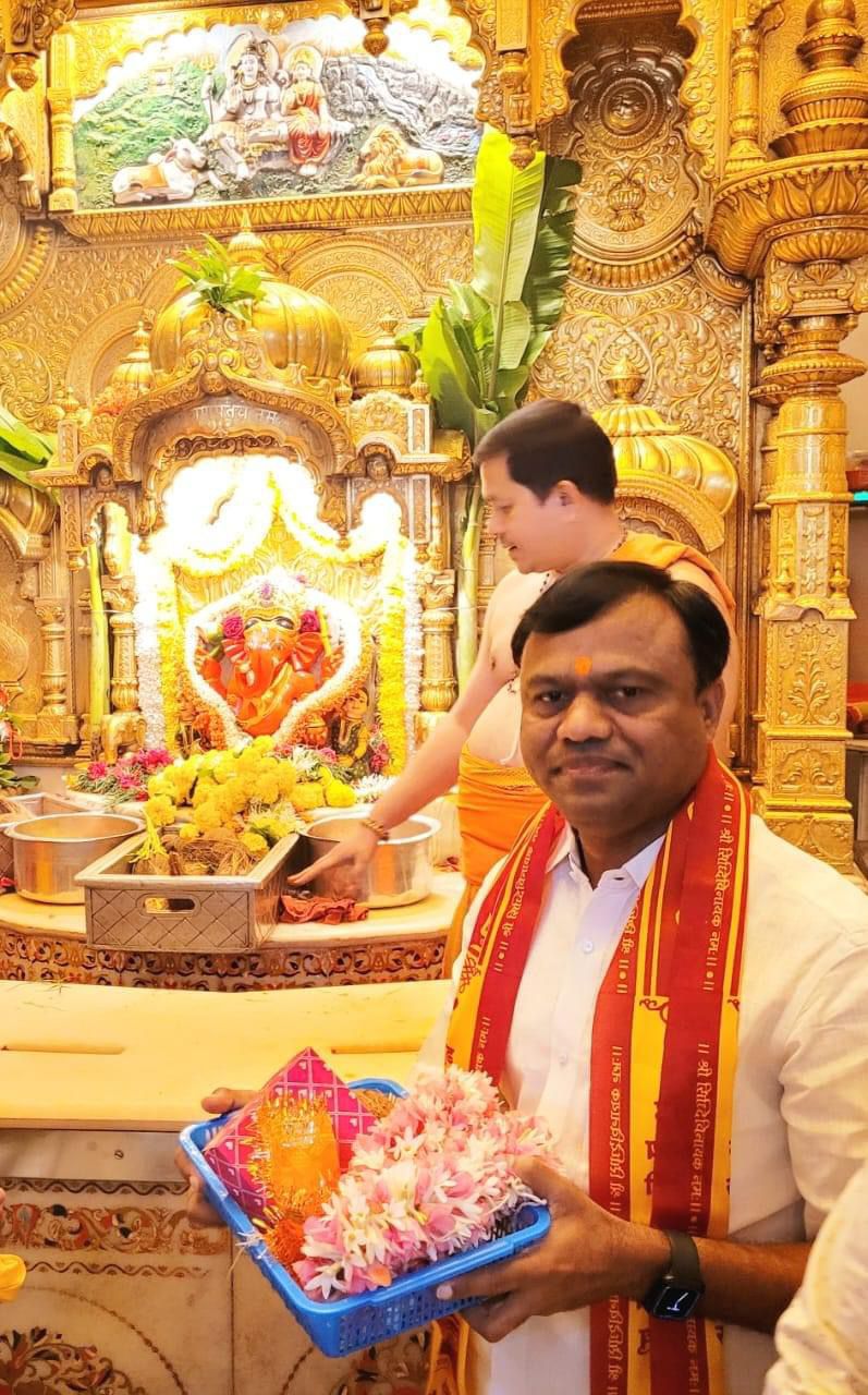 सिद्धिविनायक पहुंचे PCC चीफ दीपक बैज, प्रदेशवासियों की सुख-समृद्धि की कामना की