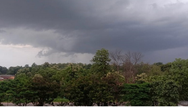 CG WEATHER UPDATE : रायपुर में बदला मौसम, सुबह से छाए हैं बादल,  दुर्ग, बिलासपुर सरगुजा में कई जगहों पर बारिश