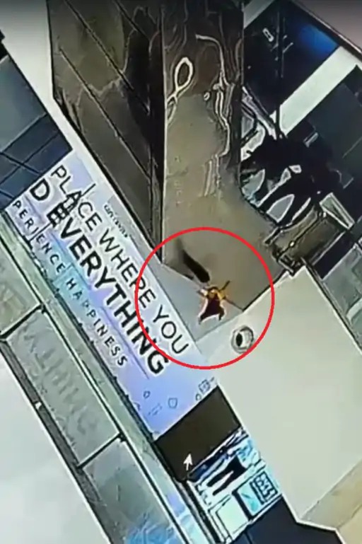 City Center Mall Accident : रायपुर के सिटी सेंटर मॉल में ऐस्कलेटर में चढ़ने के दौरान दर्दनाक हादसा, तीसरे माले से गिरने से मासूम की मौत