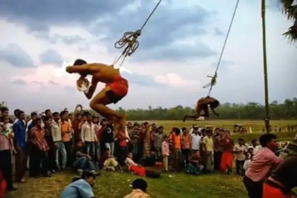 Charak Puja 2024 : पश्चिम बंगाल में मनाया जाने वाली चरक पूजा, पखांजुर क्षेत्र में आज भी बड़े ही हर्सोल्लास के साथ मनाया गया