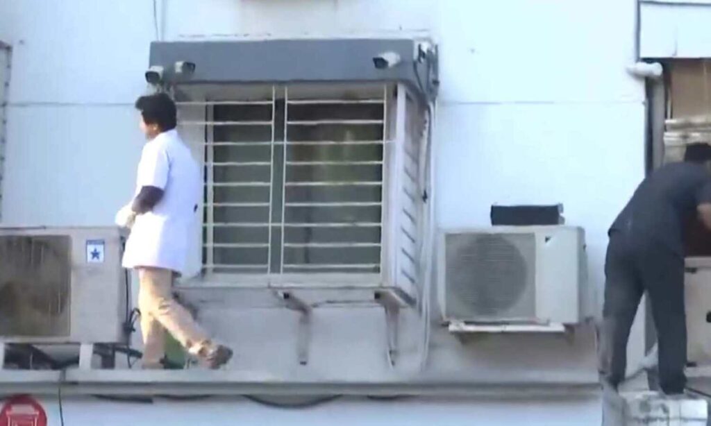 Salman Khan : अभिनेता सलमान खान के घर के बाहर फायरिंग, लॉरेंस गैंग से 2 बार मिल चुकी है धमकी, जांच के लिए पुलिस और फॉरेंसिक टीम पहुंची मौके पर