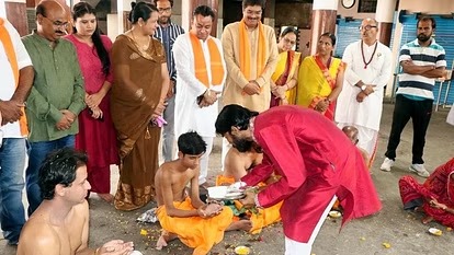 Muslims adopted Hinduism : इंदौर में 7 मुसलमानों ने इस्लाम मजहब छोड़कर अपनाया हिन्दू धर्म अपनाया, परवीन बनी पल्लवी, इरफान बना ईश्वर, गफ्फार बना गोविंद, जानिए क्यों किया धर्म परिवर्तन?