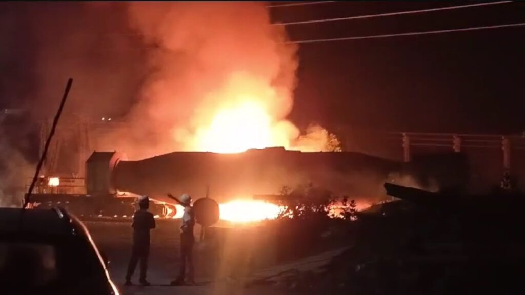 FIRE AT BHILAI STEEL PLANT : भिलाई स्टील प्लांट के SMS 3 में लगे भीषण आग से प्रबन्धन को हुआ लाखों का नुकसान