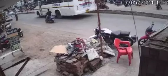 CG ACCIDENT NEWS : बिलासपुर में दर्दनाक हादसा, बस से ओवरटेक करने के दौरान नाबालिक की हुई दर्दनाक मौत