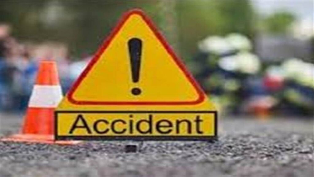 Abhanpur Accident News : रायपुर के अभनपुर क्षेत्र में तेज रफ्तार पिकअप ने बाइक सवार को मारी टक्कर, दो की मौत, तीन घायल