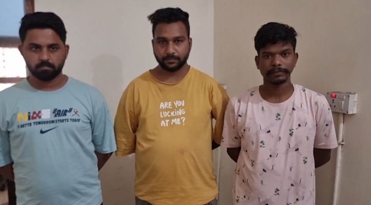 Opening Fake Bank Account : आईपीएल से पहले सटोरियों के लिए 150 फ़र्ज़ी बैंक एकाउंट खुलवाने वाले तीन आरोपी पुलिस हिरासत में……