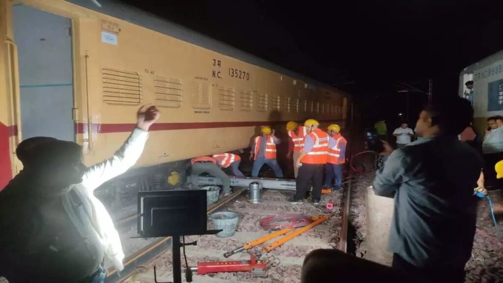 KHAJURAHO STATION TRAIN DERAILED : खजुराहो से कुरुक्षेत्र तक चलने वाली  गीतांजलि एक्सप्रेस पटरी से उतरी, यार्ड से लाते वक्त हुआ हादसा