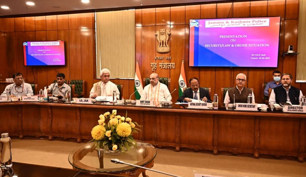 HM Amit Shah high-level meeting: जम्मू कश्मीर की सुरक्षा, अमरनाथ यात्रा, घुसपैठ, टेरर फंडिंग पर शाह के साथ डोवाल की चर्चा, आतंक पर लगेगी लगाम