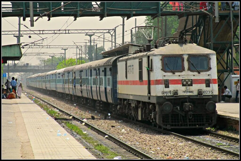 CG Train Cancelled : छत्तीसगढ़ में रेल में सफर करने वाले यात्रियों की फिर से बढ़ी मुस्किले, रेलवे ने रद्द किये 19 ट्रेने, कई के बदले रूट, देखें लिस्ट