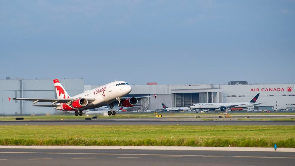 DELHI TORONTO FLIGHT BOMB THREAT : दिल्ली से टोरोंटो जाने वाली एयर कनाडा की फ्लाइट AC43 को बम से उड़ाने की धमकी, जांच में जुटी दिल्ली पुलिस