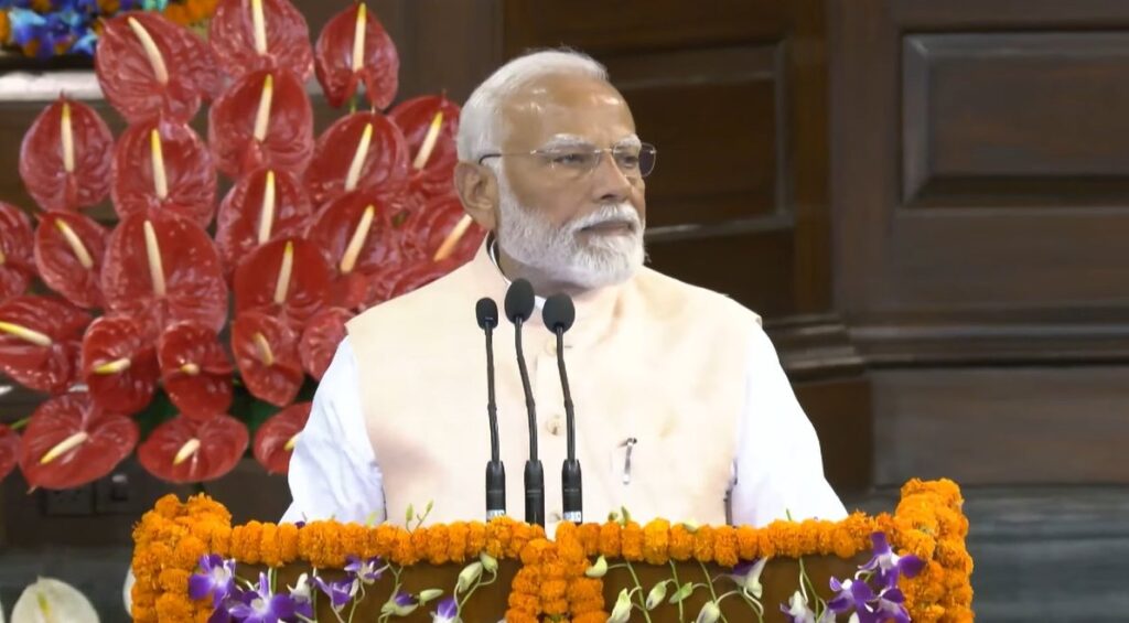 NDA Meeting Live : चंद्रबाबू-नीतीश, शिंदे समेत कई नेताओं ने NDA संसदीय दल के नेता के रूप में PM MODI का किया समर्थन, तीसरी बार प्रधान मंत्री पद की शपथ लेंगे मोदी