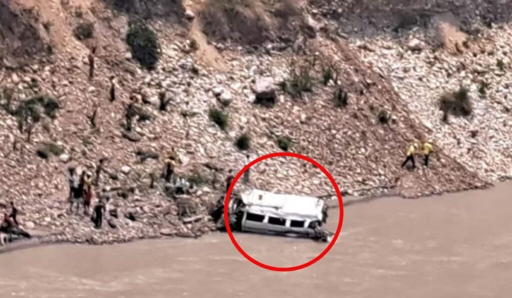 Rudraprayag Accident :  उत्तराखंड के रुद्रप्रयाग में हुआ भीषण हादसा, अलकनंदा नदी में 23 यात्रियों से भरा टेंपो गिरने से 8 लोगो की मौत, CM धामी ने जताया दुख