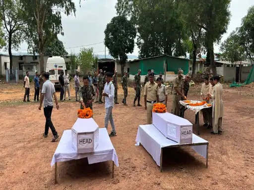 CAF SECURITY DIED IN BALRAMPUR ACCIDENT : बलरामपुर के भुताही मोड़ पर कैंप शिफ्टिंग के दौरान पिकअप पलटने से 2 सीएएफ जवानों की मौत, अन्य दो घायल