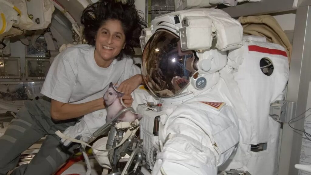 Sunita Williams in Space : स्पेसक्राफ्ट में आई तकनीकी खराबी के कारण 12 दिनों से स्पेस में फंसीं सुनीता विलियम्स