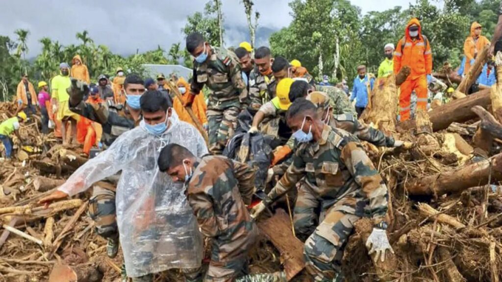 Wayanad Landslides News : केरल के वायनाड भूस्खलन में 4 दिन बाद मलबे से जिंदा निकाले गए 4 लोग, 300 लोग अभी भी लापता, रेस्क्यू ऑपरेशन जारी