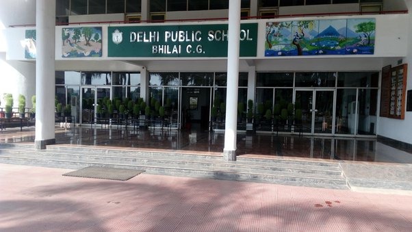 Delhi Public School : डीपीएस स्कूल में पांच वर्षीय बच्ची के साथ लैंगिक छेड़छाड़, परिजनों ने किया जोरदार हंगामा