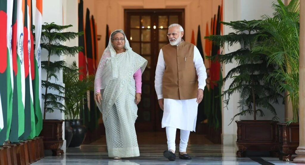 Bangladesh political violence : ढाका छोड़कर भारत पहुंची शेख हसीना, भारत-बांग्लादेश सीमा पर हाई अलर्ट, राजनीति में वापसी नहीं करेंगी शेख हसीना,  बेटे ने सन्यास की घोषणा करते हुए बताई वजह