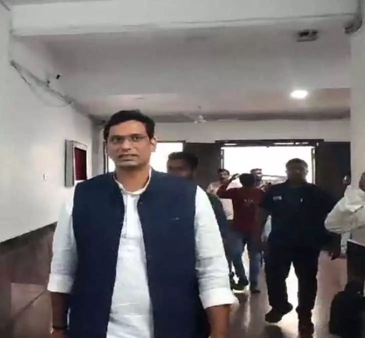 Balodabazar violence : बलौदा बाजार हिंसा मामले में पुलिस फुल एक्शन मूड पर, कांग्रेस विधायक देवेंद्र यादव को गिरफ्तार करने पहुंची भिलाई,  भारी संख्या में पहुंचे समर्थक