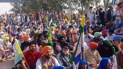 शंभू बार्डर पर प्रदर्शन करते हुए किसान