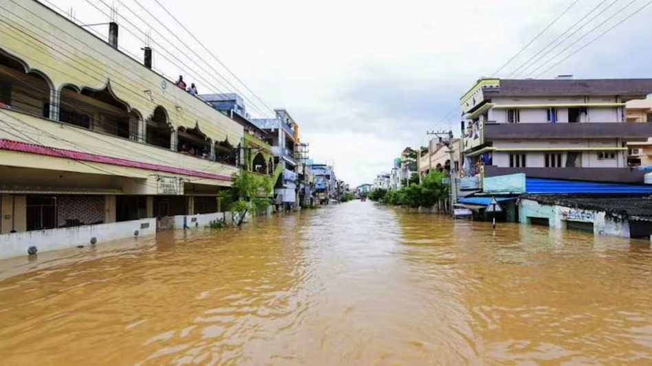 Telangana heavy rain: तेलंगाना में बाढ़ के कारण 29 लोगों की मौत, 5,438 करोड़ रुपये का नुकसान, मुख्यमंत्री ने बाढ़ प्रभावित जिलों को 3-3 करोड़ देने का किया ऐलान