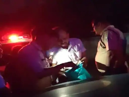 पुलिस ने और भी कारतूस बरामद किए।