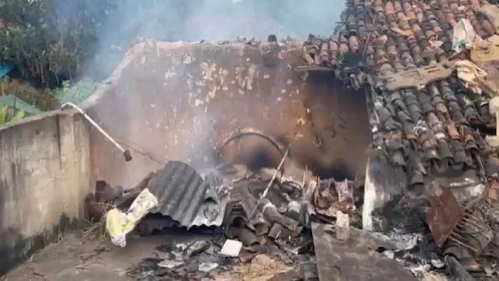 RUCKUS IN KAWARDHA OVER MURDER : कवर्धा आगजनी कांड में 160 लोगों के खिलाफ FIR दर्ज, 4 लोगों को बंधक बनाकर घर में लगाई आग