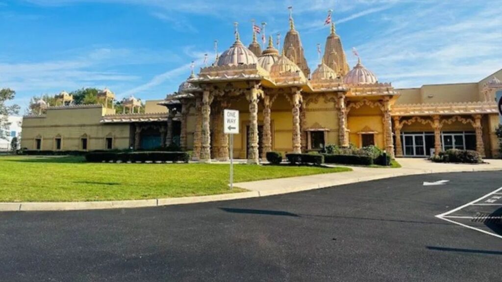 BAPS Swaminarayan Temple vandalised : न्यूयॉर्क में BAPS स्वामीनारायण मंदिर में तोड़फोड़, Indian Embassy ने जताई चिंता, पीएम मोदी के लिखे गए अपशब्‍द