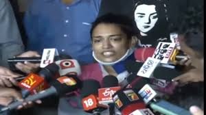 हाथ-पैर बांध कर मुझे कमरे में बंद कर दिया।