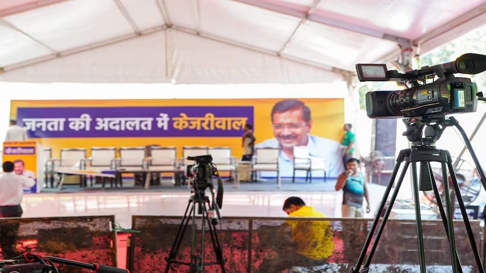 दिल्ली के जंतर मंतर में आम आदमी पार्टी के नेता अरविंद केजरीवाल ने एक जनसभा का आयोजन किया है।