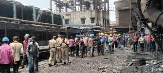 भारी संख्या में प्रदर्शन को देखते हुए पुलिस बल को भेजा गया