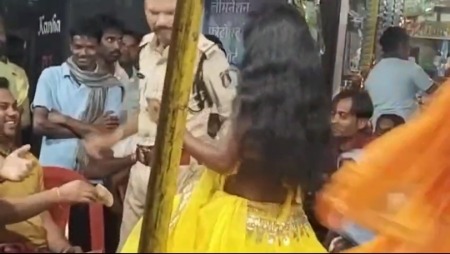 Janjgir Champa’s ASI suspended: ASI ने वर्दी में लड़कियों संग लगाए ठुमके,तेज साउंड की शिकायत पर पहुंचे थे, खुद नाचने लगे Video; SP ने किया सस्पेंड