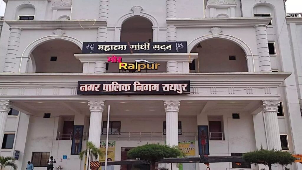 Raipur Municipal Corporation : रायपुर नगर निगम की सामान्य सभा में बीजेपी पार्षदों  ने जानकर किया हंगामा, 6 पार्षद किए गए निलंबित