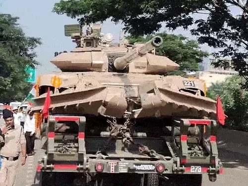 Armed Forces Ceremony : भारतीय सेना का भीष्म टी-90 टैंक पहुंचा रायपुर, रैली निकालकर तिरंगे के साथ किया स्वागत, राजधानी में होगा 5-6 अक्टूबर को सैन्य प्रदर्शनी