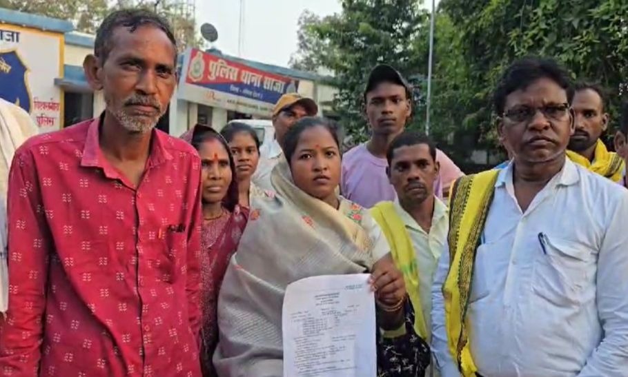 CHHATTISGARH NEWS: विधायक ईश्वर साहू के बेटे के खिलाफ FIR दर्ज, जातिगत गाली गलौज और मारपीट का आरोप, आदिवासी समाज कार्रवाई नही होने दी आंदोलन की चेतावनी