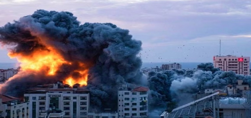 Israel Attacks Gaza : गाजा में इजरायल ने किया हवाई हमला, 33 लोगों की मौत, कई घायल