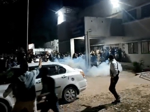 Balrampur Violence Update : बलरामपुर मामले में टीआई-आरक्षक सस्पेंड, कांग्रेस ने बनाई जांच समिति……..