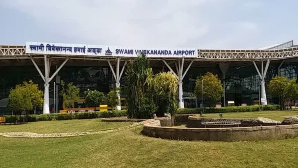 Raipur Airport :  रायपुर एयरपोर्ट पर पार्किंग शुल्‍क में किया गया बड़ा बदलाव, डबल किया गया शुल्क, 28 अक्टूबर से होंगे लागू……..