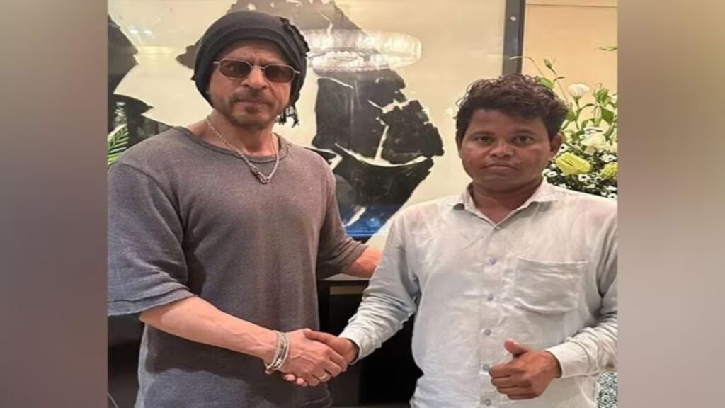 Shahrukh khan birthday: 95 दिनों से शाहरूख खान के घर के बाहर इंतजार कर रहा था शख्स, बर्थडे पर किंग खान ने जबरा फैन की मन्नत की पूरी