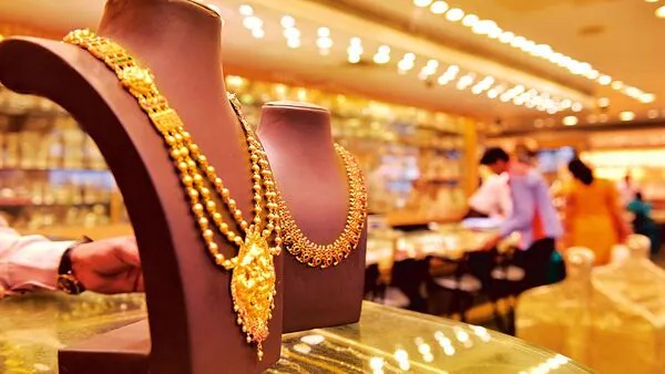 Gold and Silver price today: गोल्ड-सिल्वर की कीमत में उछाल, गोल्ड में 1790 रूपए तक गिरावट, देखिए अपने शहर का लेटेस्ट रेट