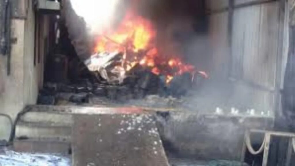 Chhatrapati Sambhajinagar fire: प्लास्टिक की दुकान में शार्ट सर्किट से लगी आग, 3 लोग जिंदा जले