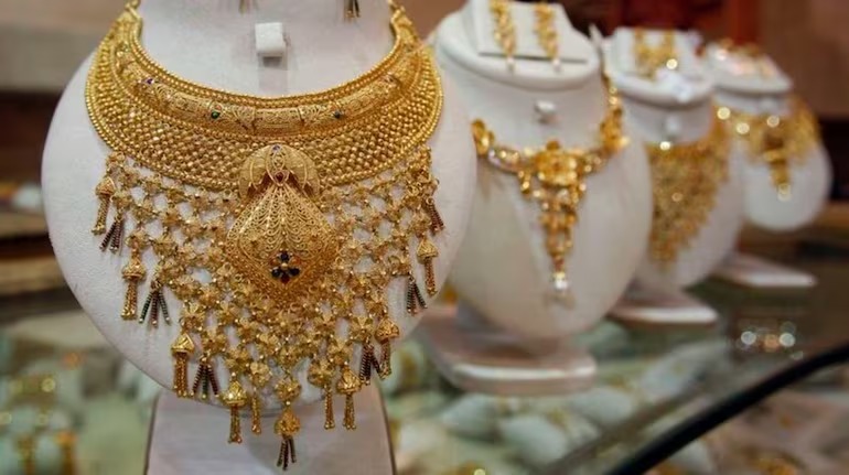 Gold and Silver price: गोल्ड-सिल्वर की कीमत में उतार-चढ़ाव जारी, 22 कैरेट गोल्ड रेट 72 हजार  के पार, देखिए अपने शहर का लेटेस्ट रेट