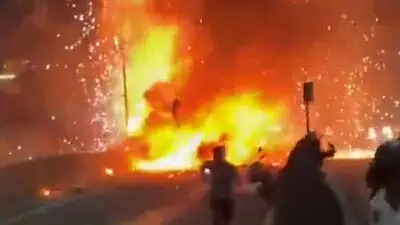 Maharashtra blast in oxygen cylender: महारष्ट्र में चलती एंबुलेंस में सिलेंडर हुआ ब्लास्ट, गर्भवती की बाल बाल बची जान,VIDEO