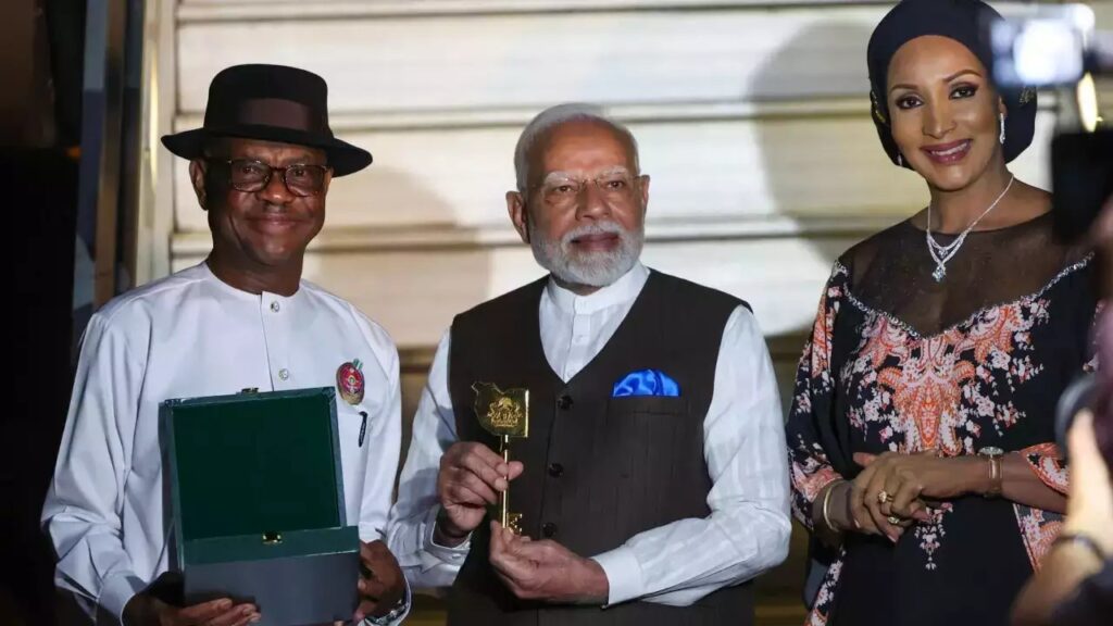 PM Modi Nigeria Visit  : पीएम मोदी का दो दिवसीय नाइजीरिया दौरा, ढोल-नगाड़ों के साथ हुआ भव्य स्वागत, आर्थिक और सैन्य सहयोग पर होगी चर्चा