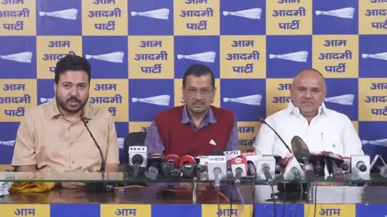 Delhi News : आगामी विधानसभा चुनाव से पहले कांग्रेस को लगा बड़ा झटका, AAP में शामिल हुए कांग्रेस के पूर्व MLA सुदेश शौकीन